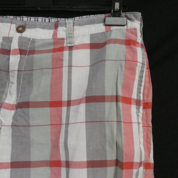 Reversible Plaid Shorts | size 36 | Button and Zipper Closure | Pockets - Picture 6 of 16